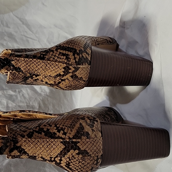 COPY - Mata Snakeskin Boots- Pointed Toe V-cut Size 8 - Picture 7 of 7